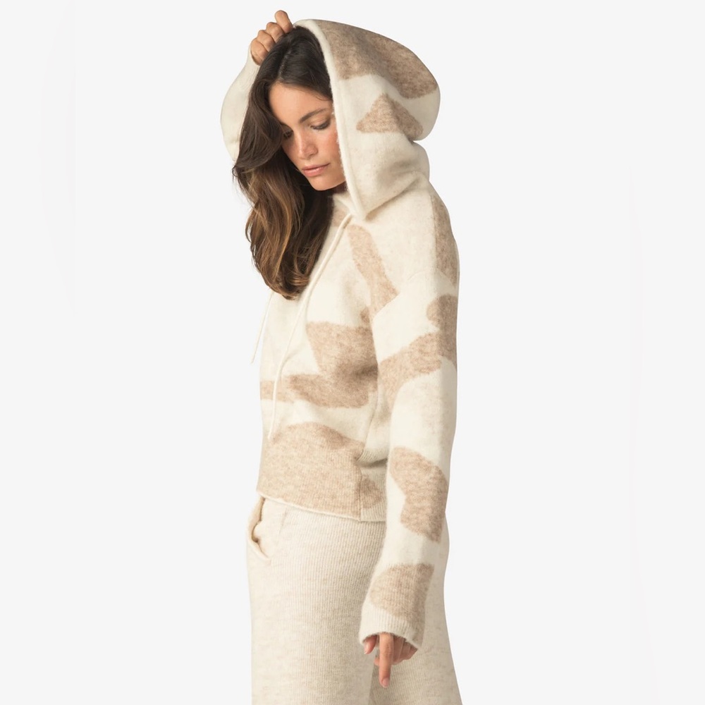 HOLDEN Chalet hoodie in soft cream camo NWT